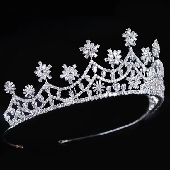 Celestine Zircon Tiara - Picture 6 of 6